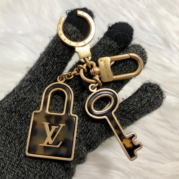 Charm/ Keychain Holder - Picture 9 of 11